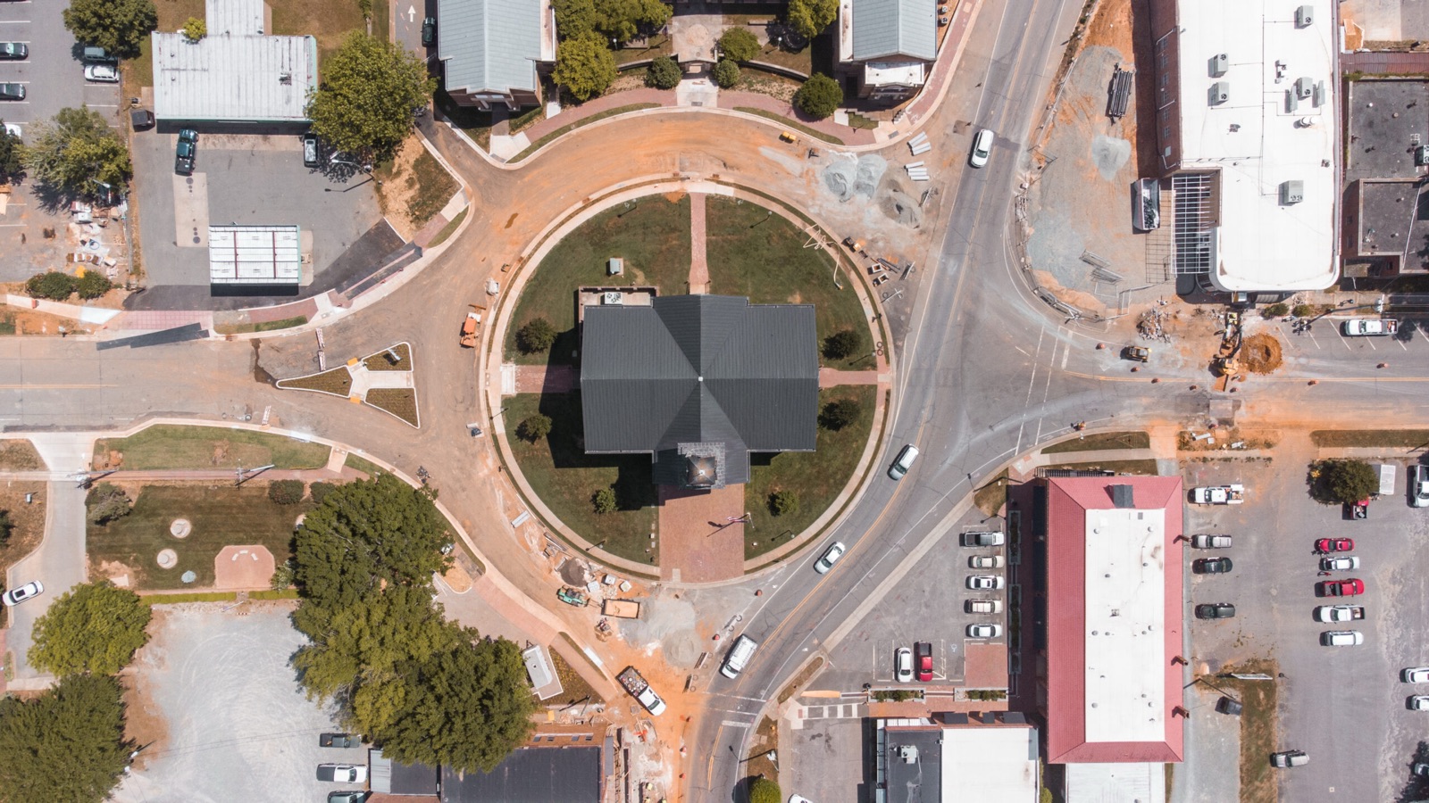 Downtown Streetscape & Roundabout